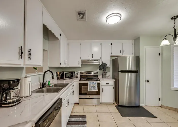 Apartment Group-friendly 5 Mi To Dtwn Tallahassee!
