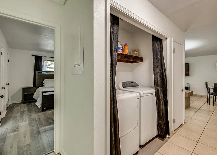 Group-friendly 5 Mi To Dtwn Tallahassee! Apartment *