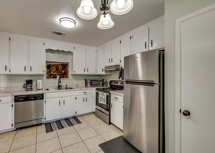 Group-friendly 5 Mi To Dtwn Tallahassee! Apartment Tallahassee