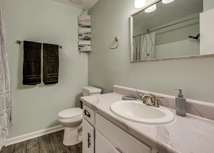 Group-friendly 5 Mi To Dtwn Tallahassee! Apartment
