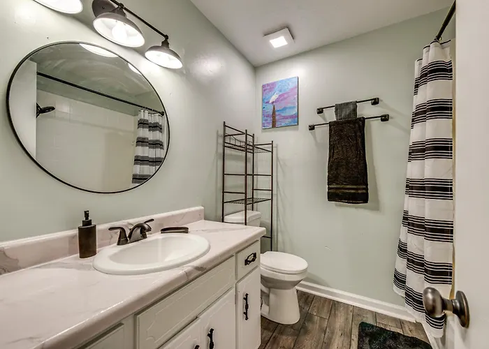 Group-friendly 5 Mi To Dtwn Tallahassee! Apartment *